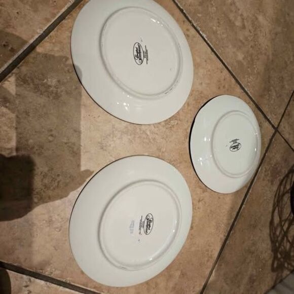 Certified International Set of 3 Plates ' Joy Hall' 9" - Picture 7 of 8